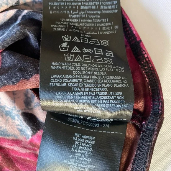 GUESS Women's Jazzi Kimono Sleeves Dawn Of Rose Print Black Bodysuit Size XS - Picture 12 of 12